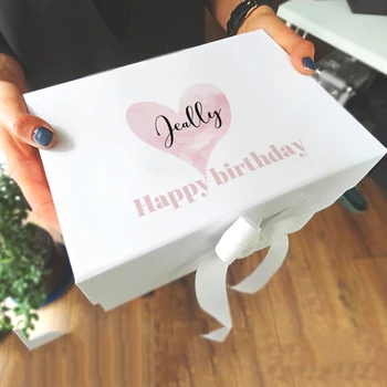 Персонализиране на името подарък кутия за рожден ден, изненада за приятелите Подарък картонени кутии вратовръзка пеперуда елегантна бяла хартиена опаковка кутия